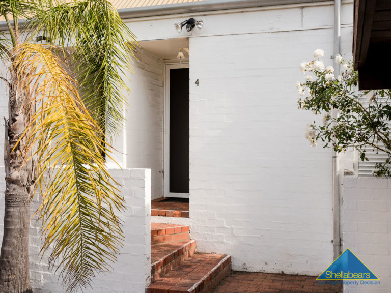 4/2 Wellington Street gallery