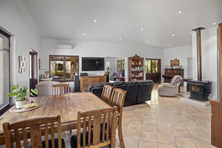 Beautifully Presented Vineyard – Cellar Door Sales – Chalets – Homestead gallery