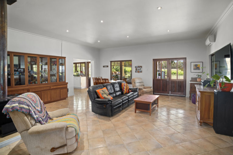 Beautifully Presented Vineyard – Cellar Door Sales – Chalets – Homestead gallery