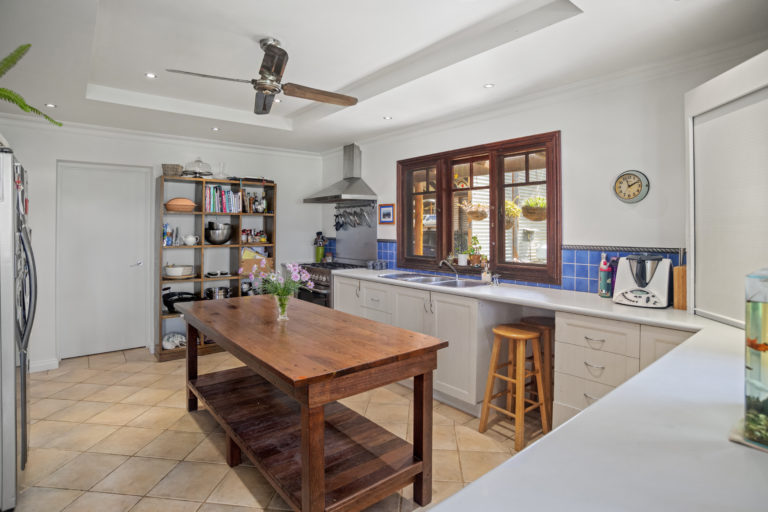 Beautifully Presented Vineyard – Cellar Door Sales – Chalets – Homestead gallery