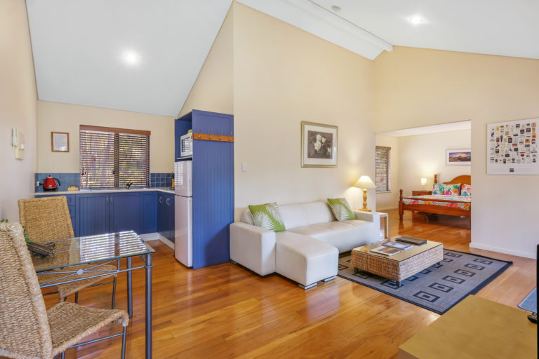 Beautifully Presented Vineyard – Cellar Door Sales – Chalets – Homestead gallery