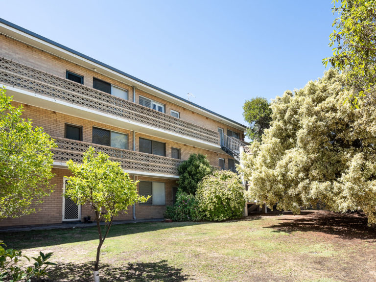 14/17 Glyde Street gallery