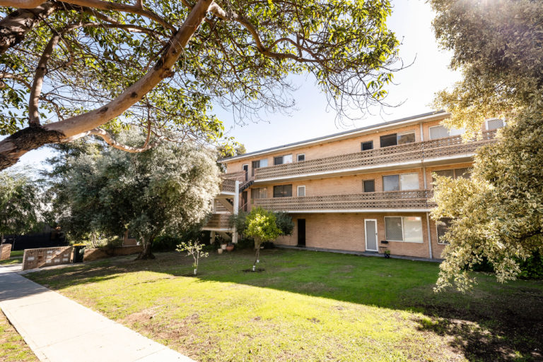 14/17 Glyde Street gallery