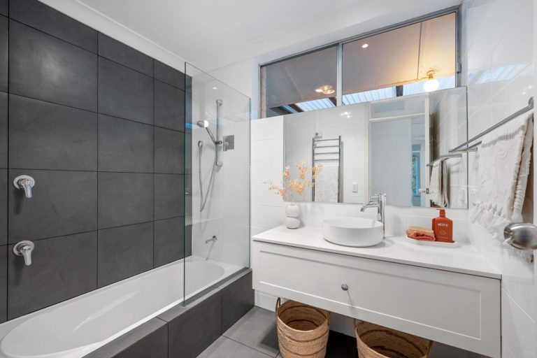 20 Prowse Street gallery