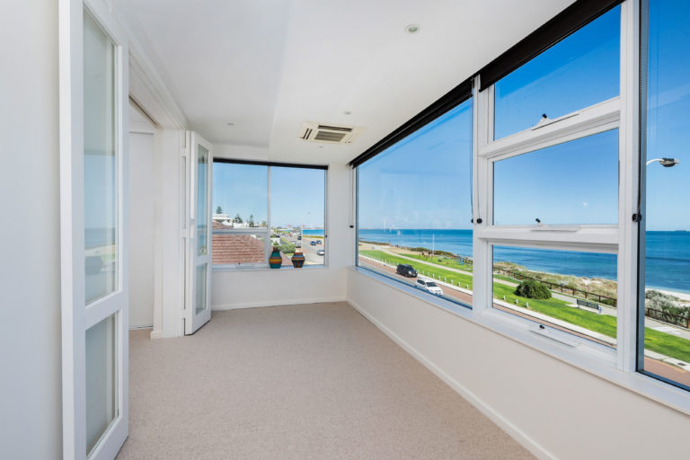 5/76 Marine Parade gallery