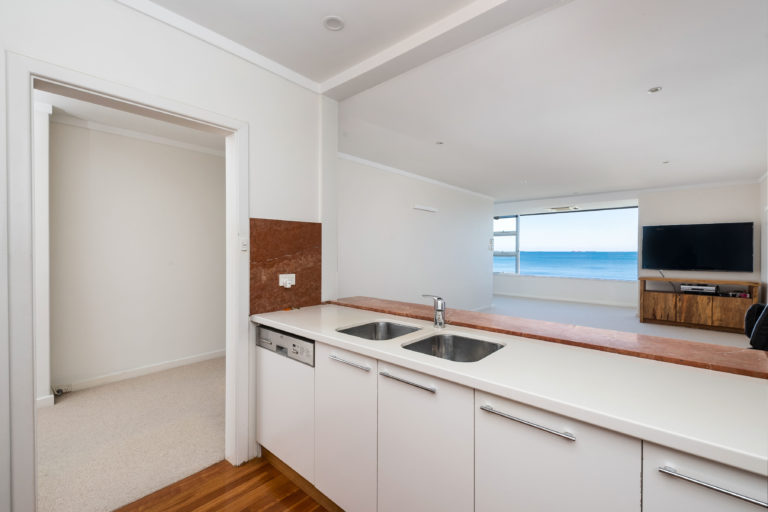 5/76 Marine Parade gallery