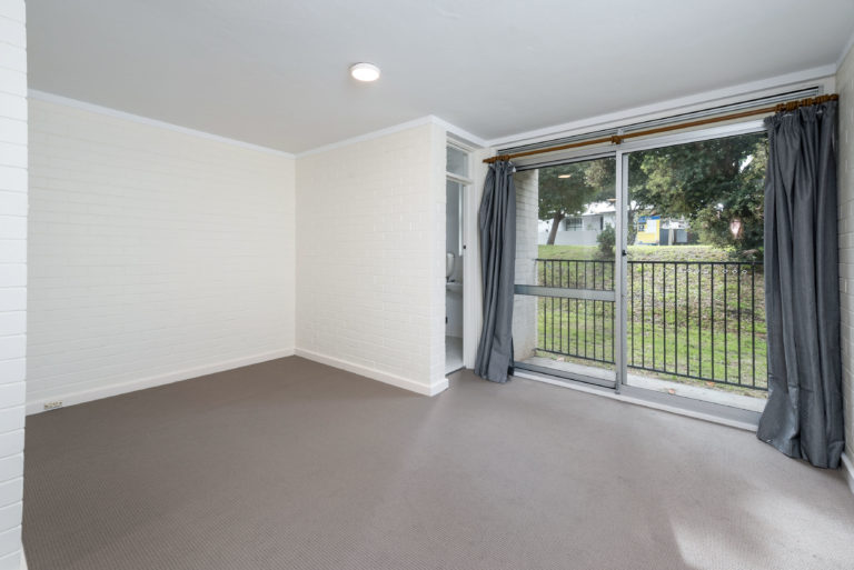 15/8 St Leonards Street gallery