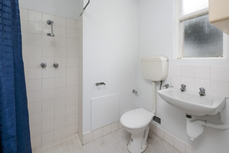 15/8 St Leonards Street gallery