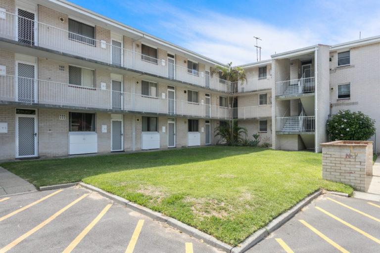 15/8 St Leonards Street gallery