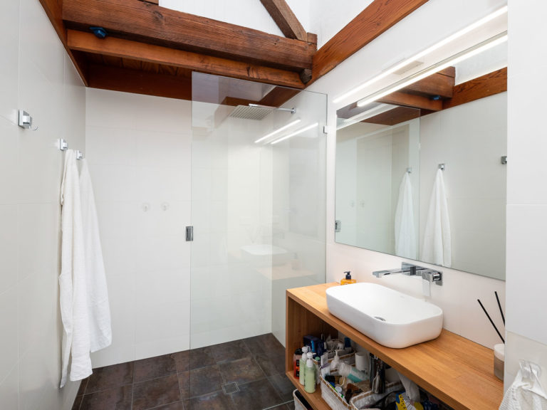 8/51 Rule Street gallery