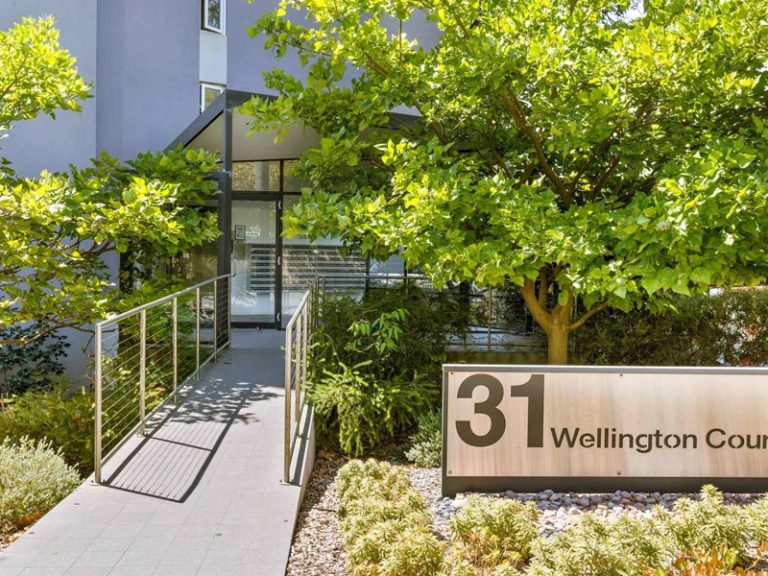 16/31 Wellington Street gallery