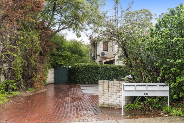 2/265 Labouchere Road gallery