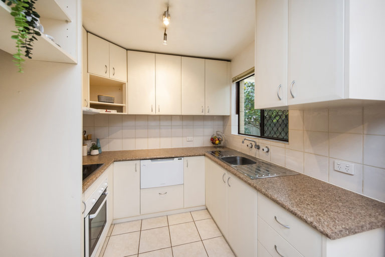 2/265 Labouchere Road gallery