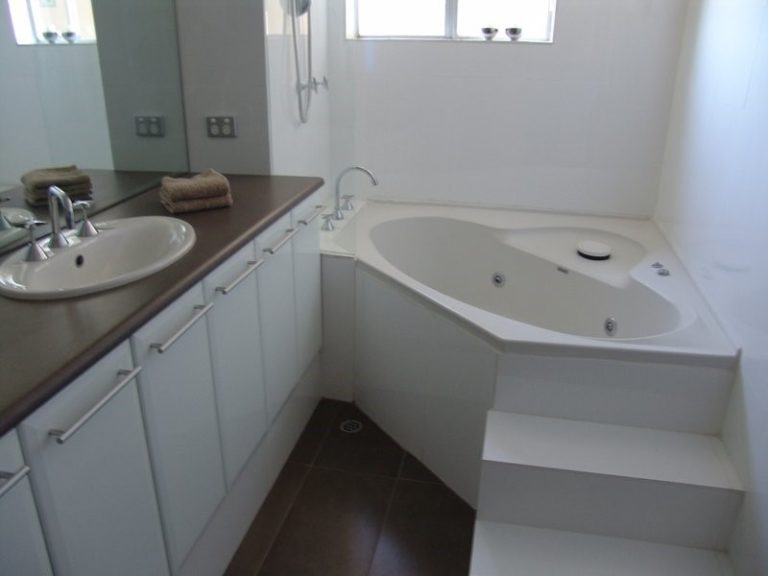 12s/9 Parker Street gallery