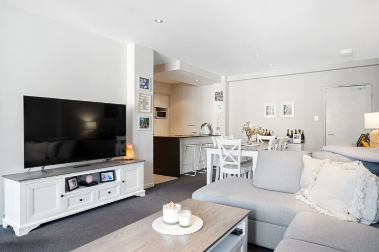 17/8 Hordern Street gallery