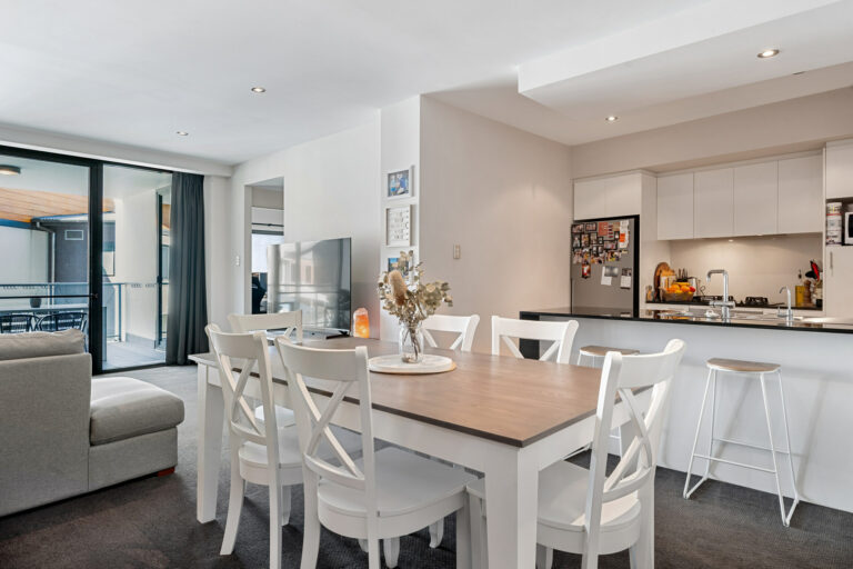 17/8 Hordern Street gallery