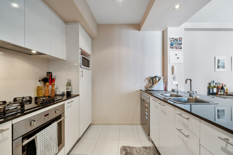 17/8 Hordern Street gallery