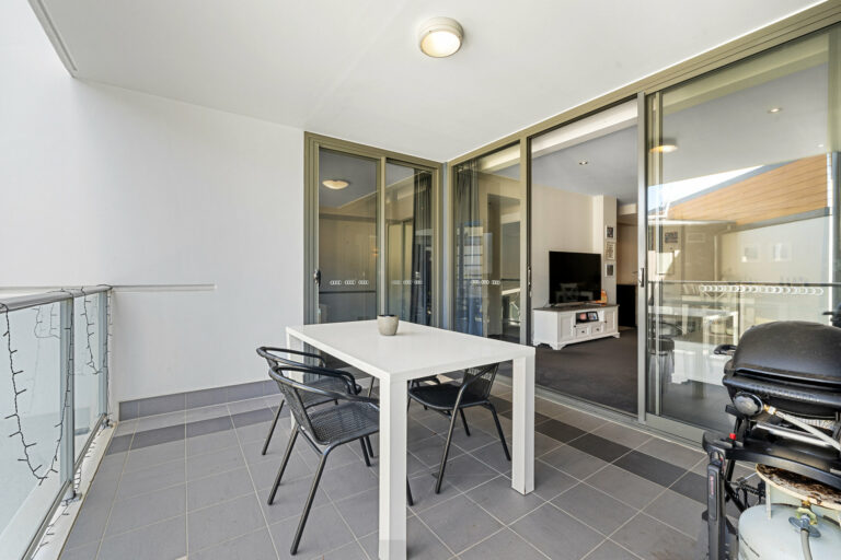 17/8 Hordern Street gallery