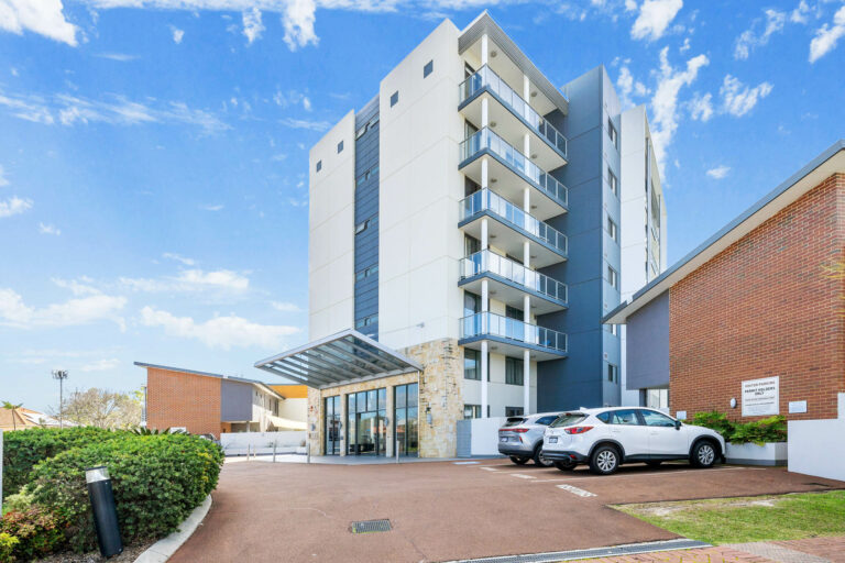 17/8 Hordern Street gallery