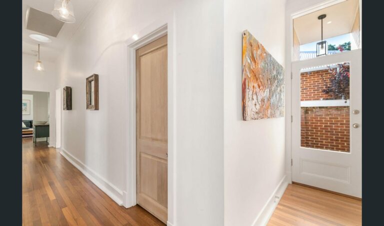 10 Tareena Street gallery
