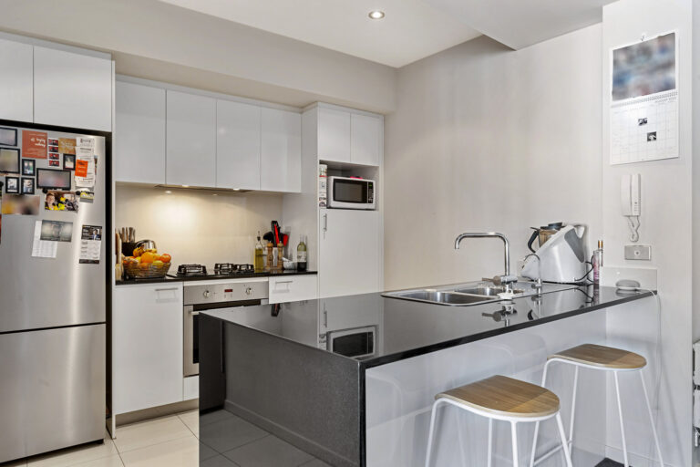 17/8 Hordern Street gallery