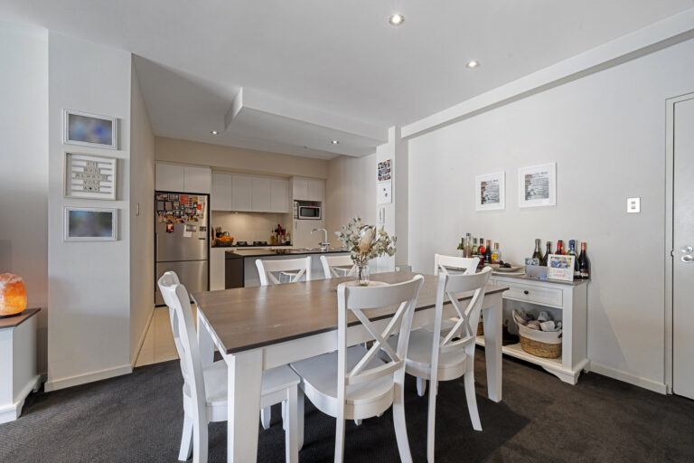 17/8 Hordern Street gallery