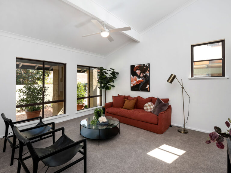 10/11 Airlie Street gallery