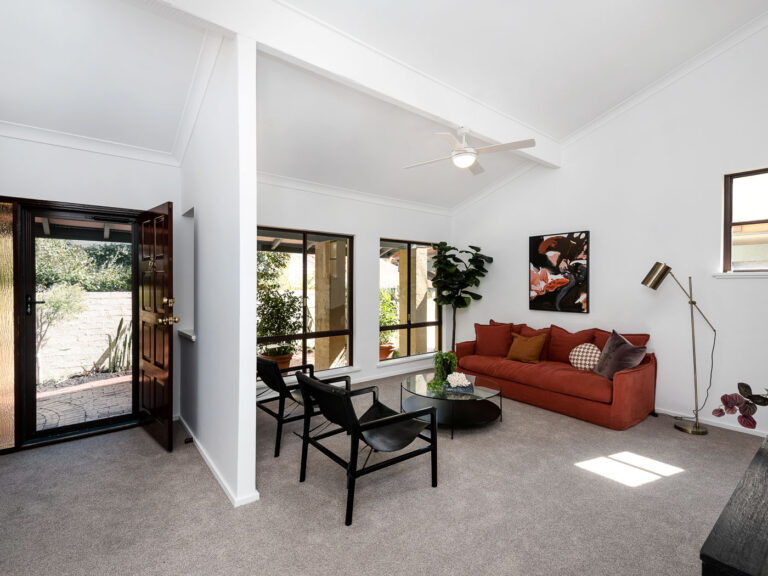 10/11 Airlie Street gallery