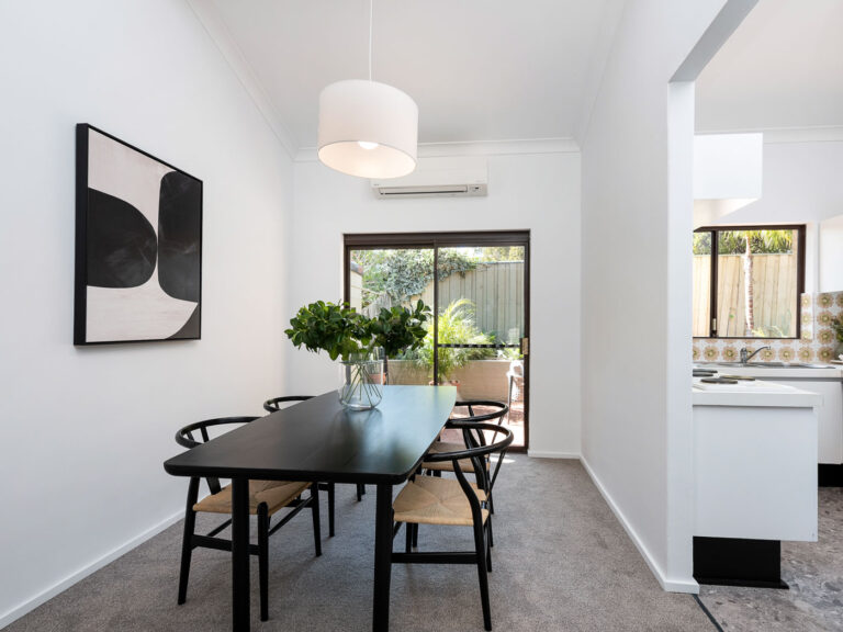 10/11 Airlie Street gallery
