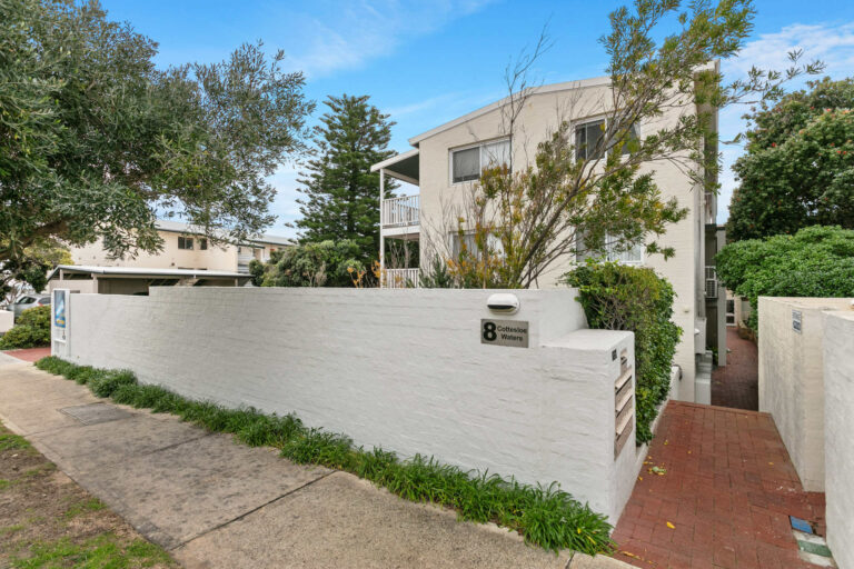 9/8 MacArthur Street gallery