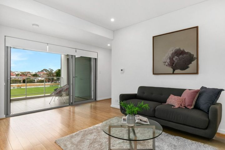 18/34 Cowle Street gallery