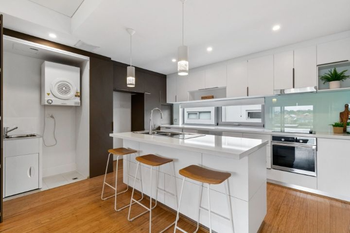 18/34 Cowle Street gallery