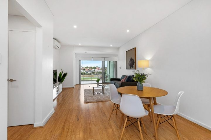 18/34 Cowle Street gallery