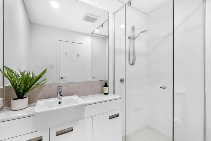 18/34 Cowle Street gallery