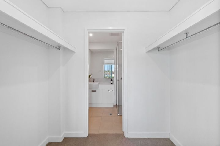 18/34 Cowle Street gallery