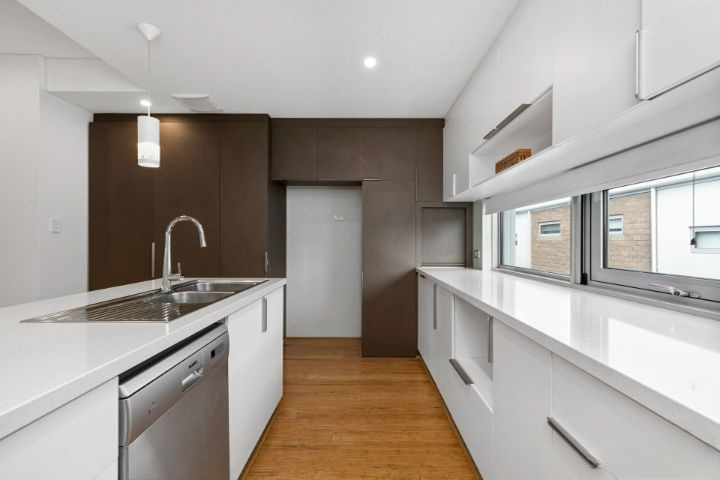 18/34 Cowle Street gallery