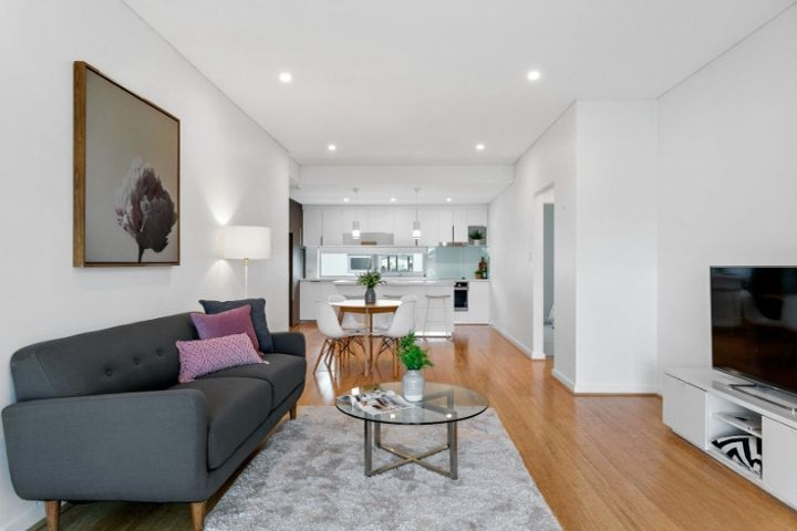 18/34 Cowle Street gallery