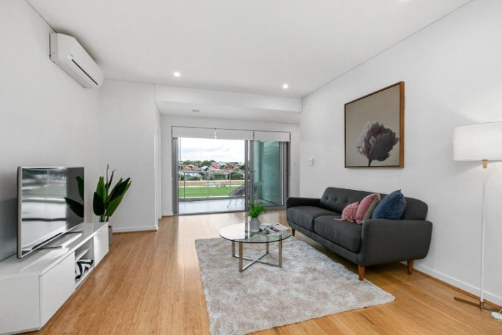 18/34 Cowle Street gallery