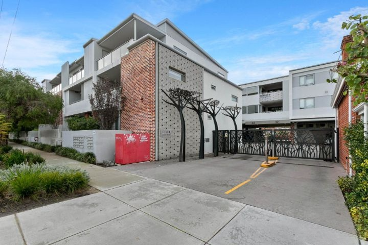 18/34 Cowle Street gallery