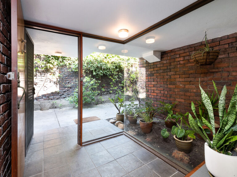 32A Johnston Street gallery