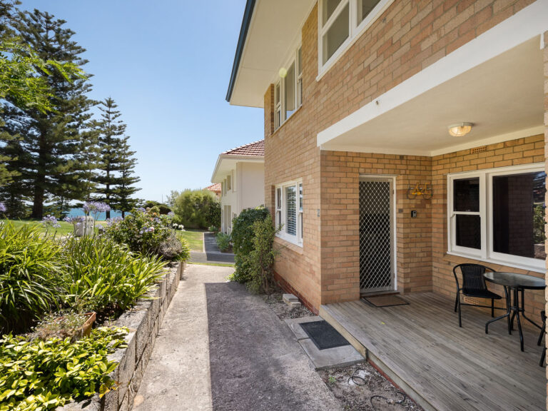 2/8 Salvado Street gallery