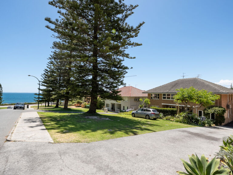 2/8 Salvado Street gallery