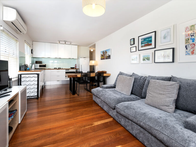 2/8 Salvado Street gallery