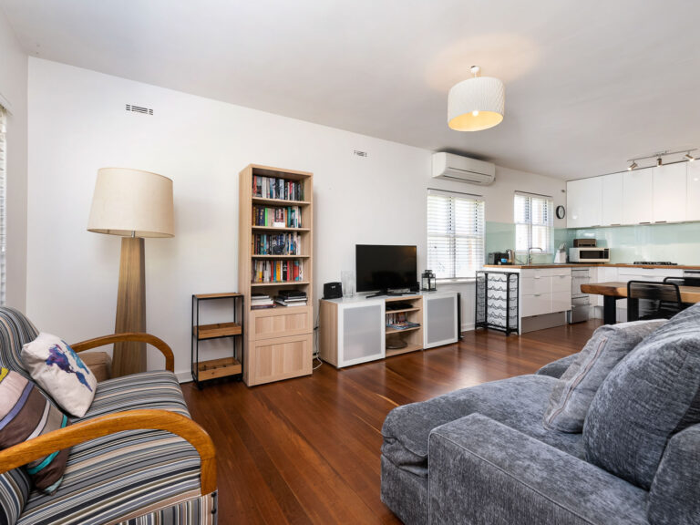 2/8 Salvado Street gallery