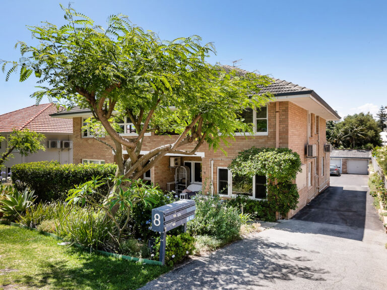 2/8 Salvado Street gallery