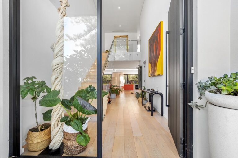 16A Gibney Street gallery