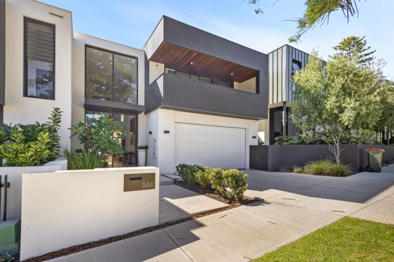 16A Gibney Street gallery