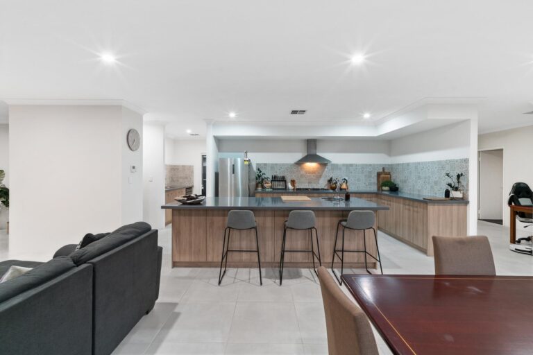 5 Dakota Street gallery