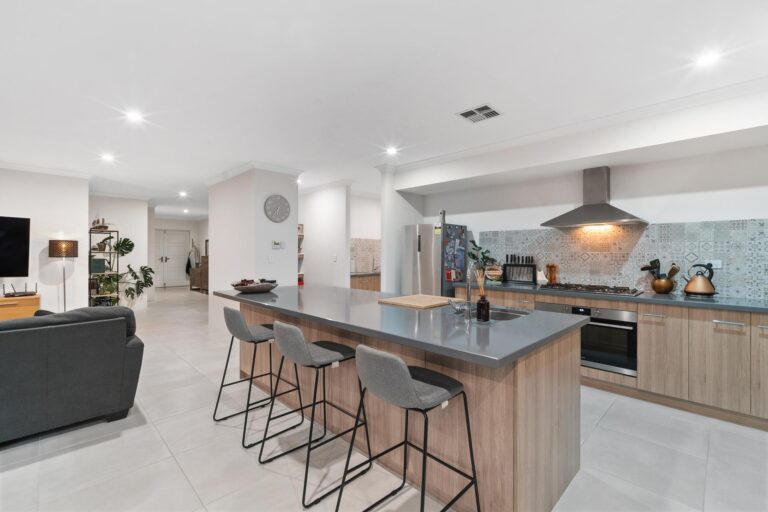 5 Dakota Street gallery