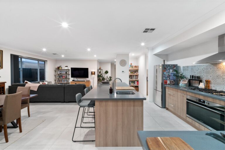 5 Dakota Street gallery